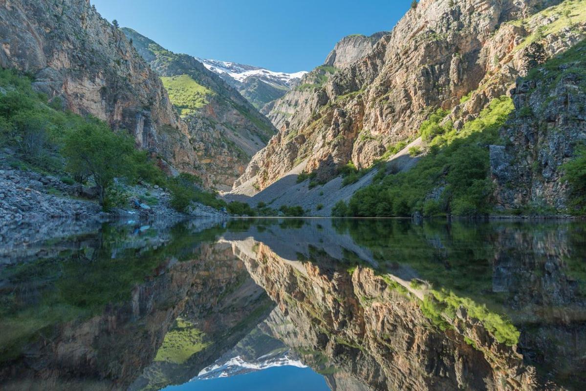 ホテル Зона Отдых Apachi В Горах Чимган エクステリア 写真